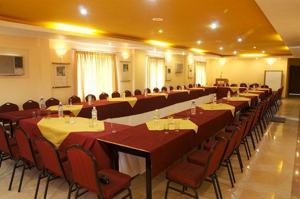 Royal Astoria Hotel Катманду Екстериор снимка