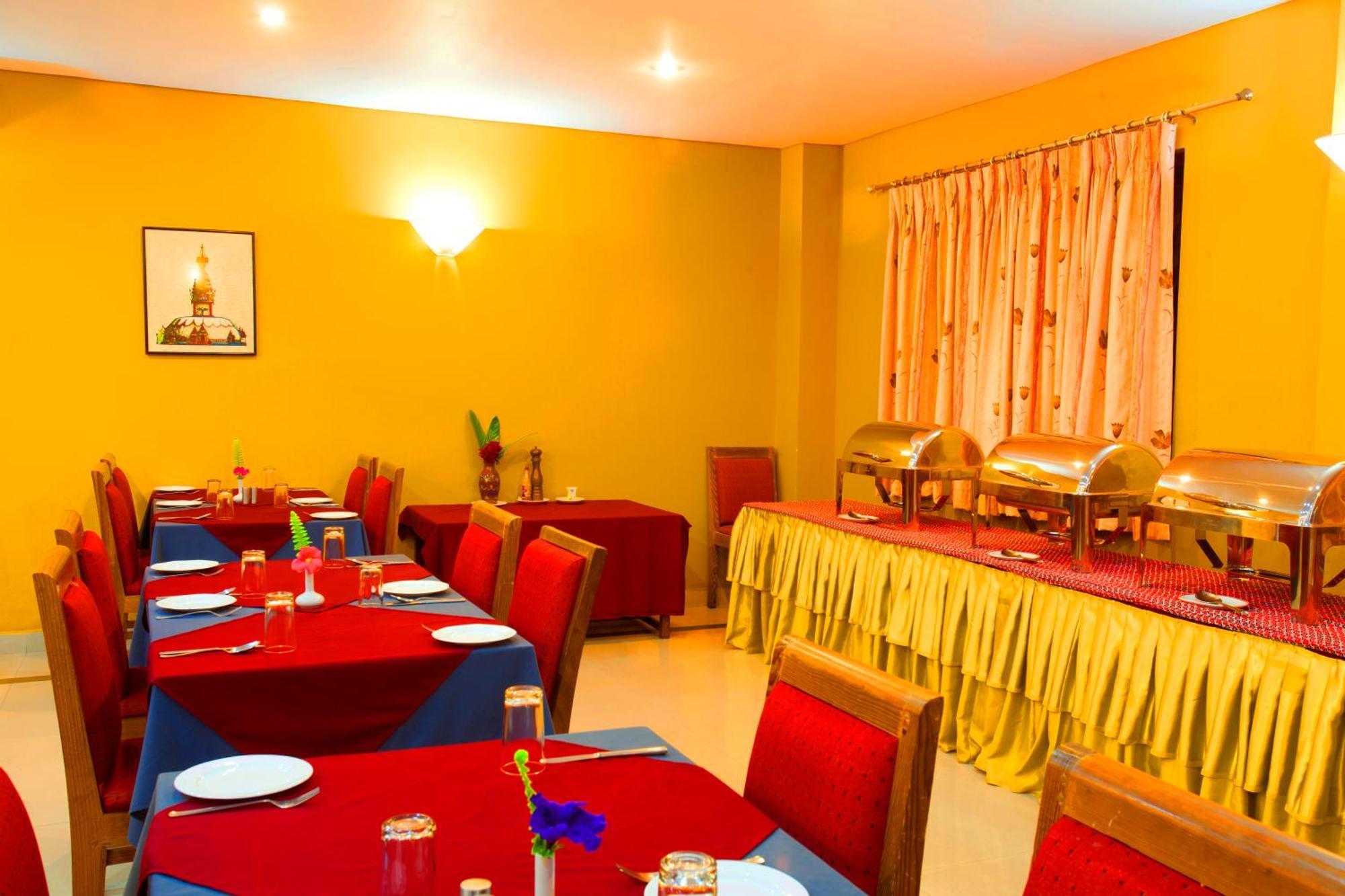 Royal Astoria Hotel Катманду Екстериор снимка