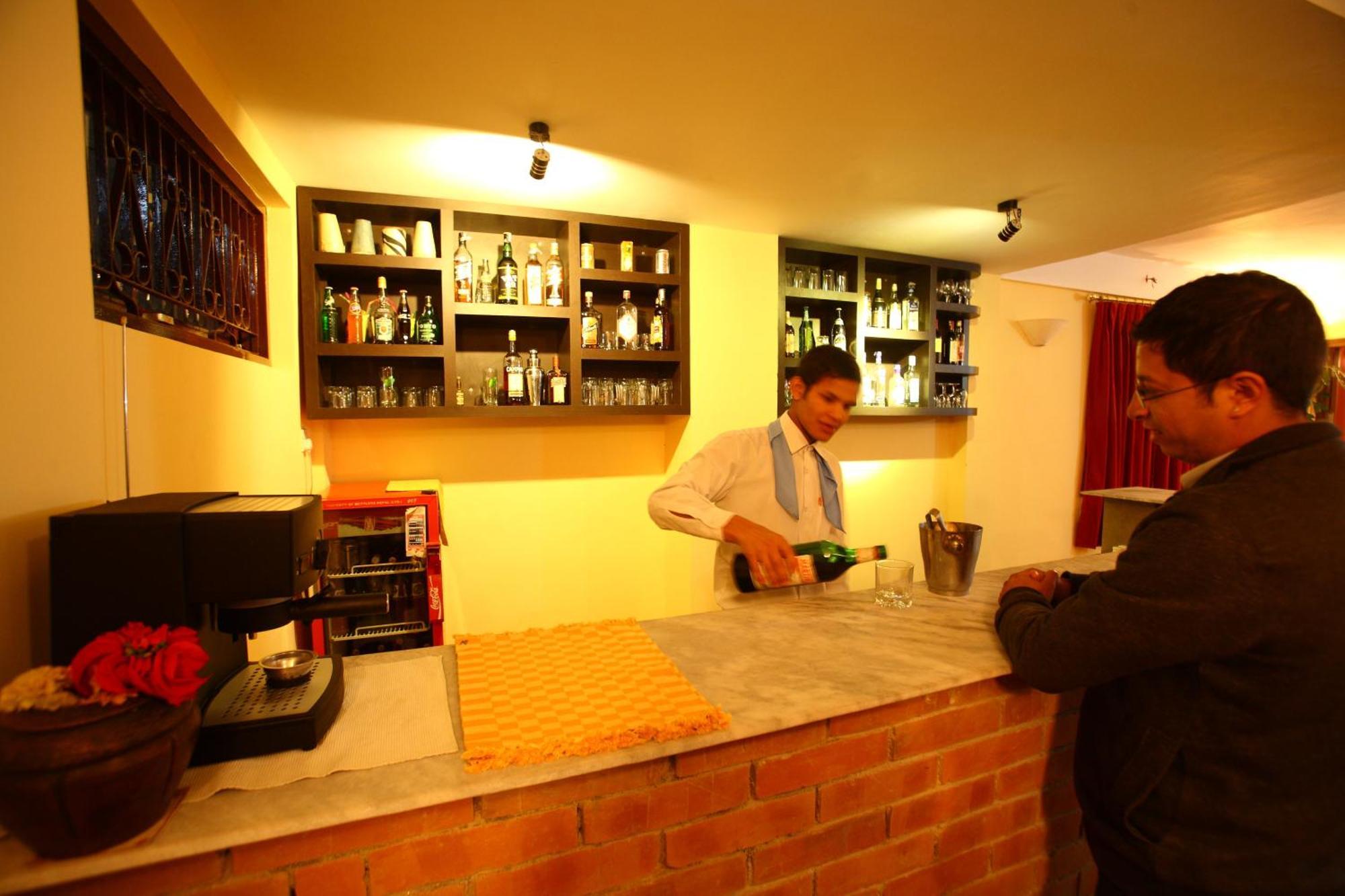 Royal Astoria Hotel Катманду Екстериор снимка