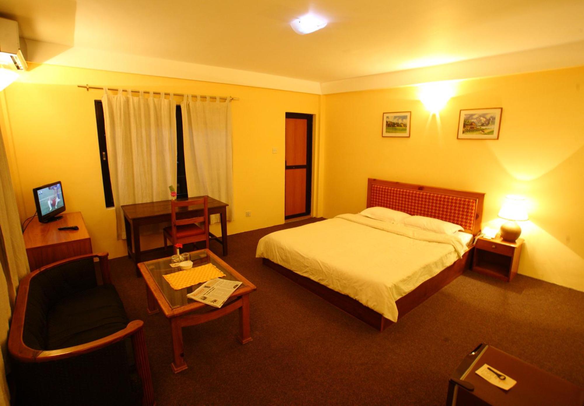 Royal Astoria Hotel Катманду Екстериор снимка