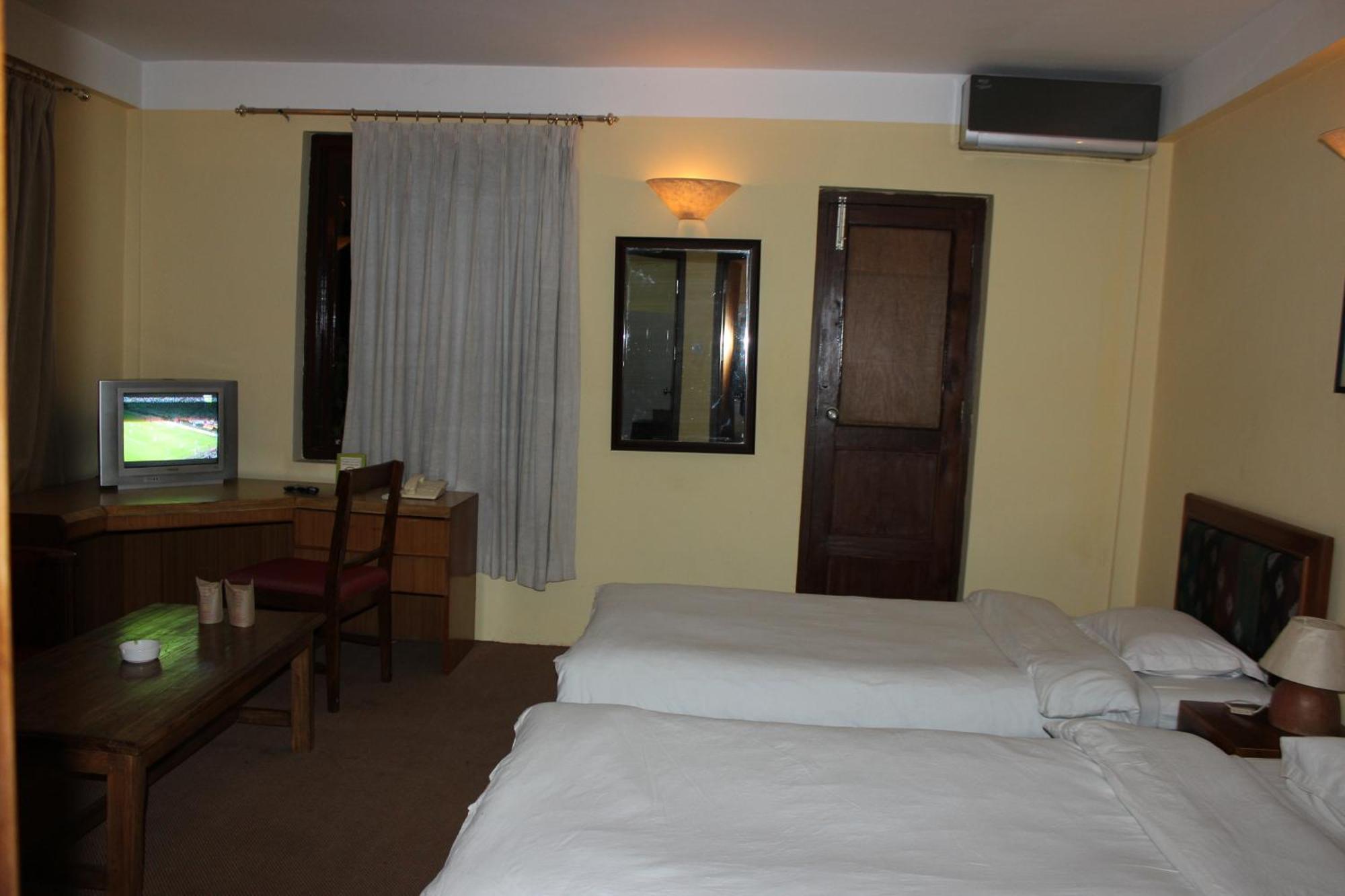 Royal Astoria Hotel Катманду Стая снимка