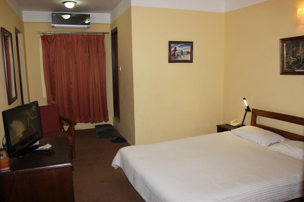 Royal Astoria Hotel Катманду Екстериор снимка
