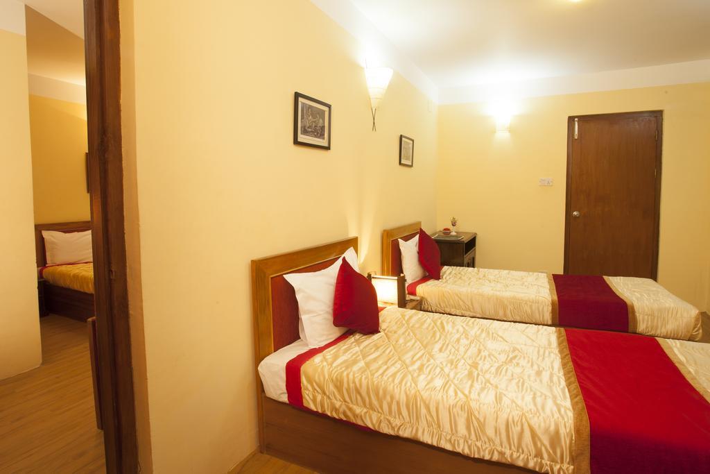 Royal Astoria Hotel Катманду Екстериор снимка
