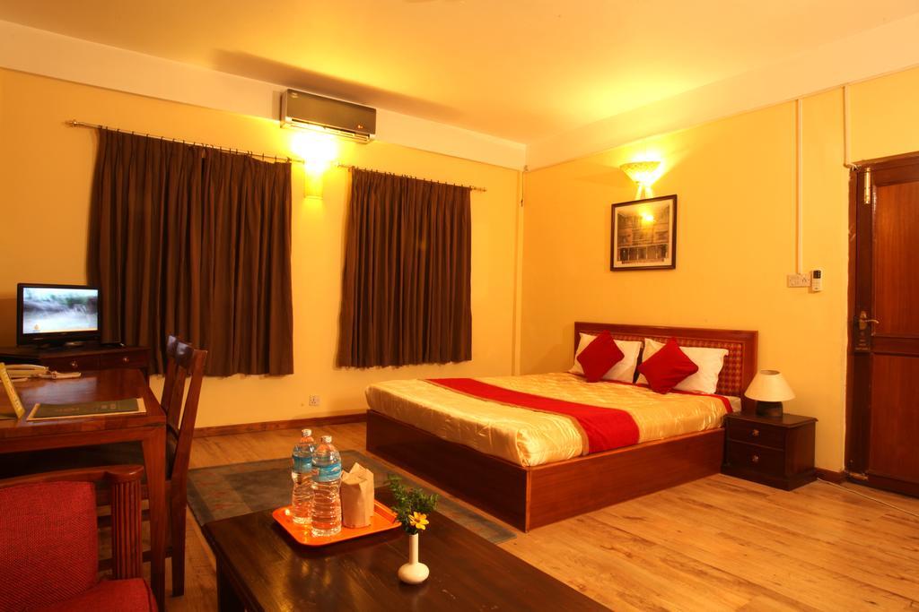 Royal Astoria Hotel Катманду Екстериор снимка