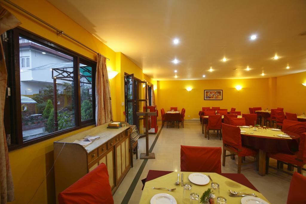 Royal Astoria Hotel Катманду Екстериор снимка