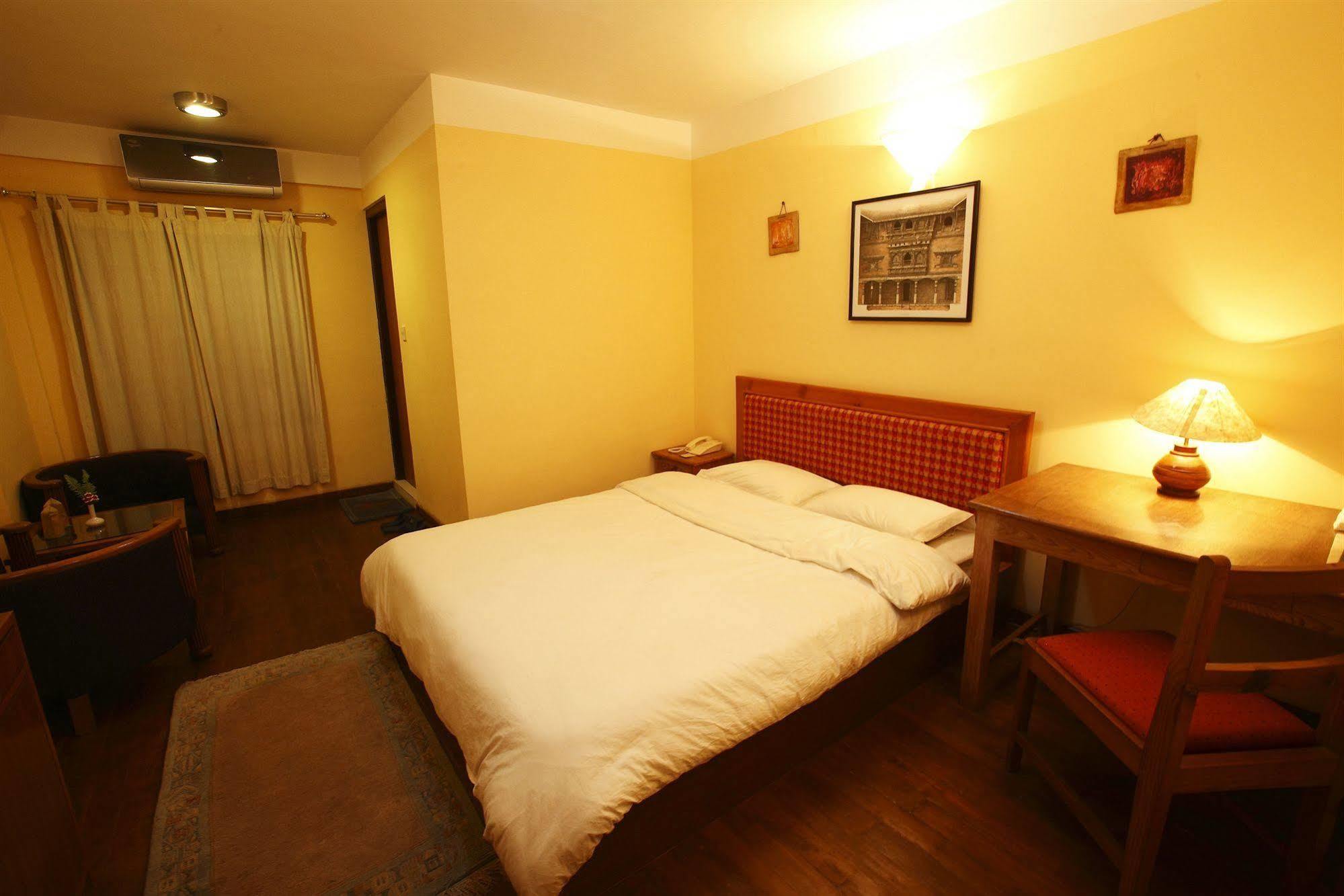 Royal Astoria Hotel Катманду Екстериор снимка