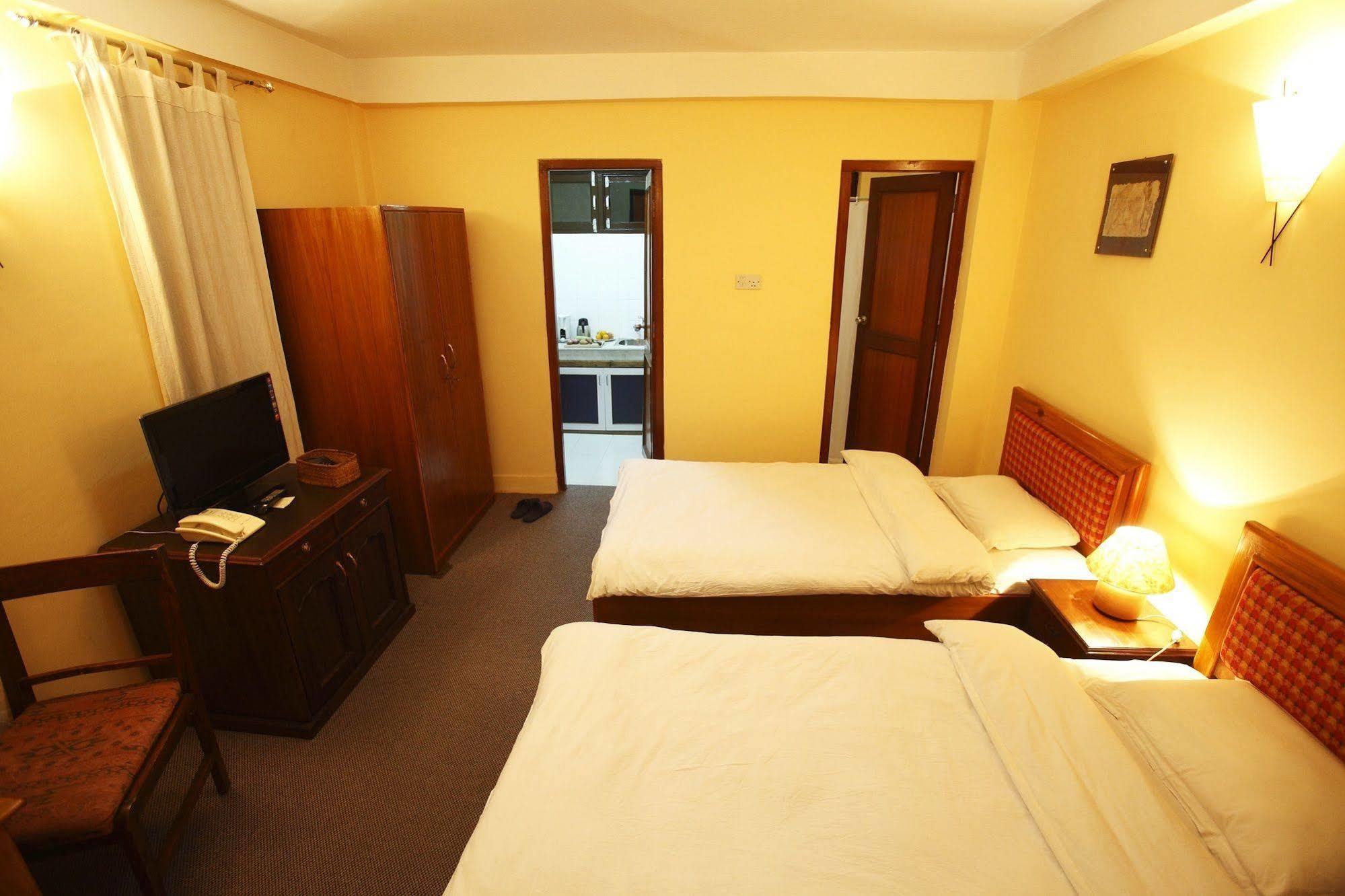Royal Astoria Hotel Катманду Екстериор снимка